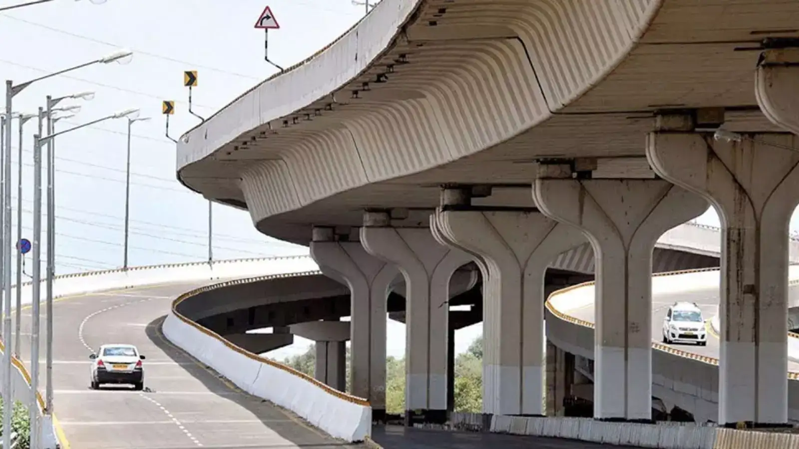 மதுரை மக்களுக்கு குட் நியூஸ்: திறப்பு விழாவுக்கு தயாரான இரு மேம்பாலங்கள்! 