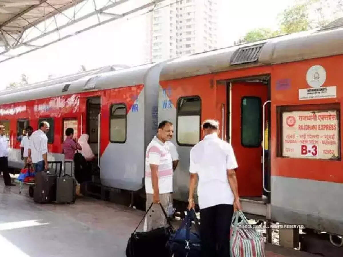 Rajdhani Express:করমণ্ডল বিপর্যয়ের রেশ কাটার আগেই দুর্ঘটনার মুখে রাজধানী এক্সপ্রেস – new delhi bhubaneswar rajdhani express saved from an accident near purulia