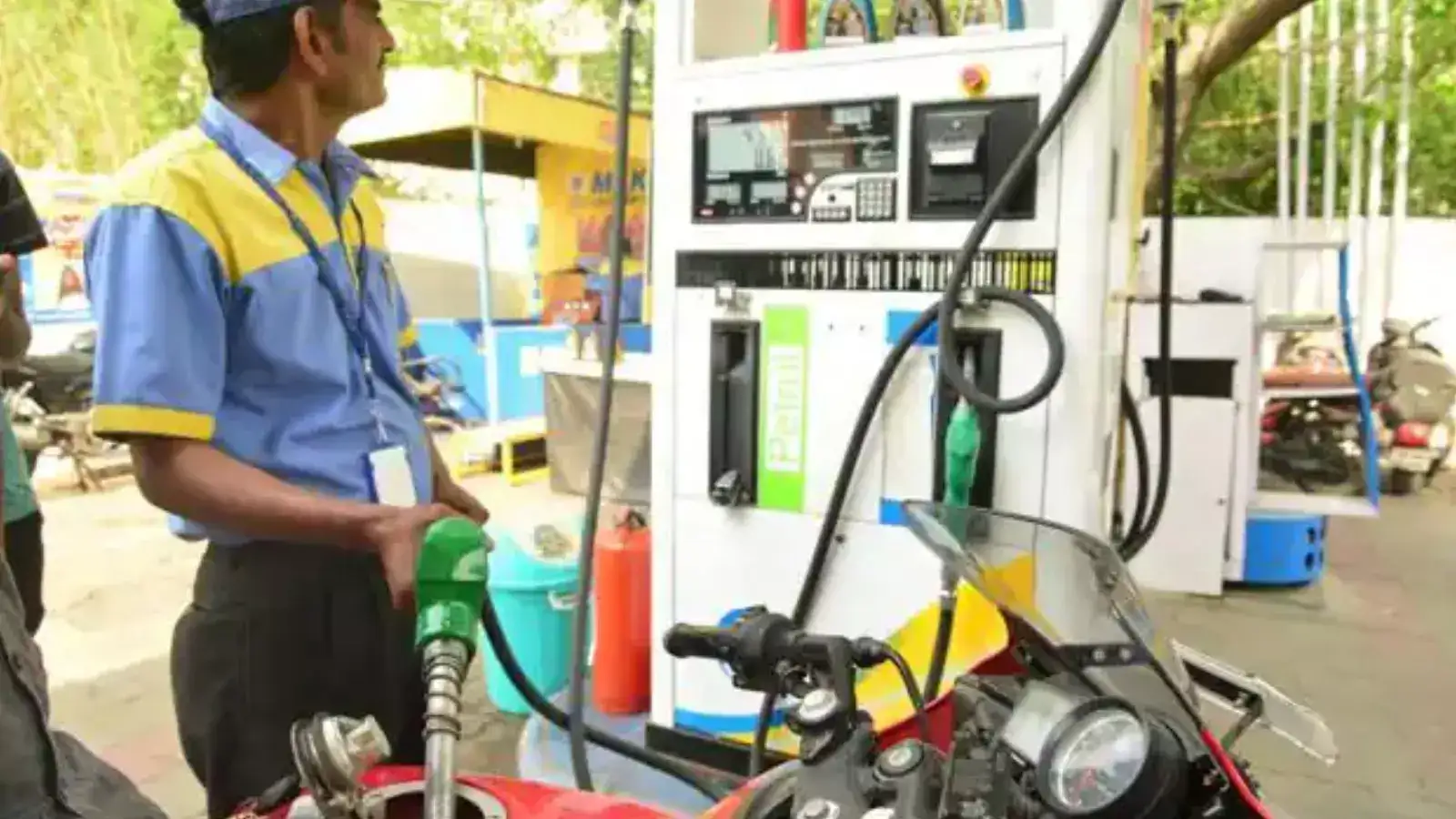 பெட்ரோல், டீசல் விலையில் இன்று என்ன மாற்றம்.. பயப்பட வேண்டாம் வாகன ஓட்டிகளே! 