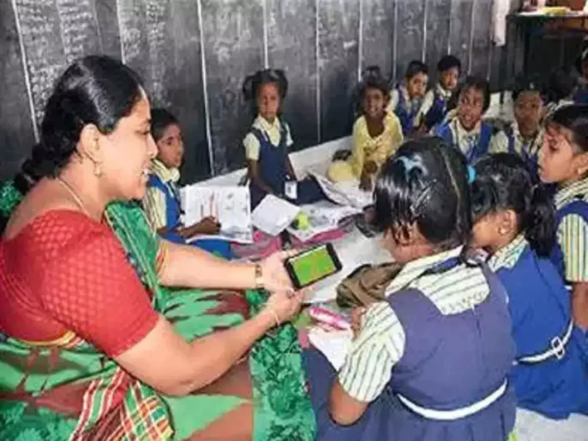 அரசு தொடக்கப் பள்ளி ஆசிரியர்கள் அதிர்ச்சி... சிக்கலில் தள்ளிய GO.243... இதுல இவ்ளோ வில்லங்கம் இருக்கா? 