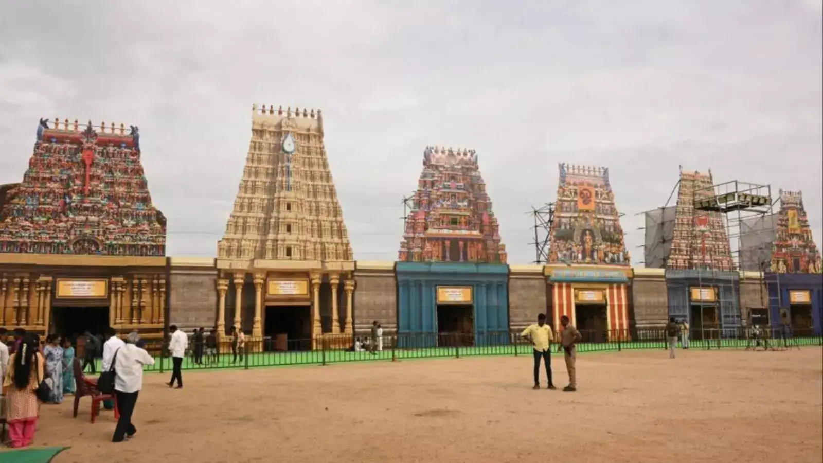 முருக பக்தர்கள் மாநாட்டிற்கு வாகனங்களுக்கு பாஸ் தேவையில்லை: நீதிமன்றம் உத்தரவு 