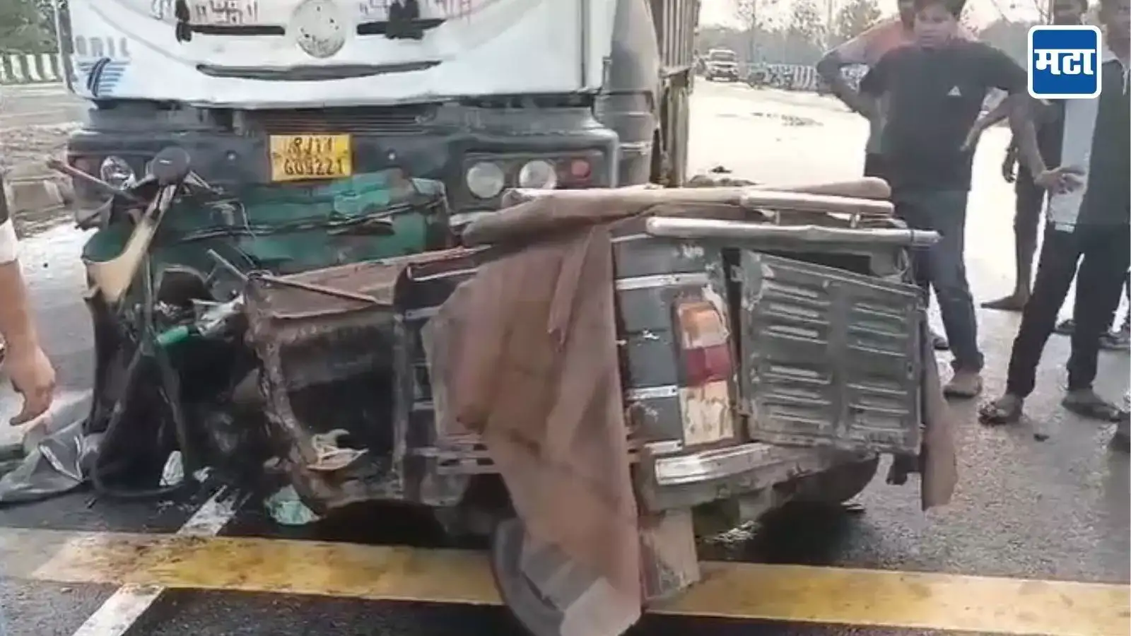 Chandrapur Accident: ट्रकची रिक्षाला जोरदार धडक, महिलेसह सहा जणांचा दुर्दैवी अंत, वाहनाचा चुराडा, चंद्रपूर हळहळलं Chandrapur Accident: ट्रकची रिक्षाला जोरदार धडक, महिलेसह सहा जणांचा दुर्दैवी अंत, वाहनाचा चुराडा, चंद्रपूर हळहळलं