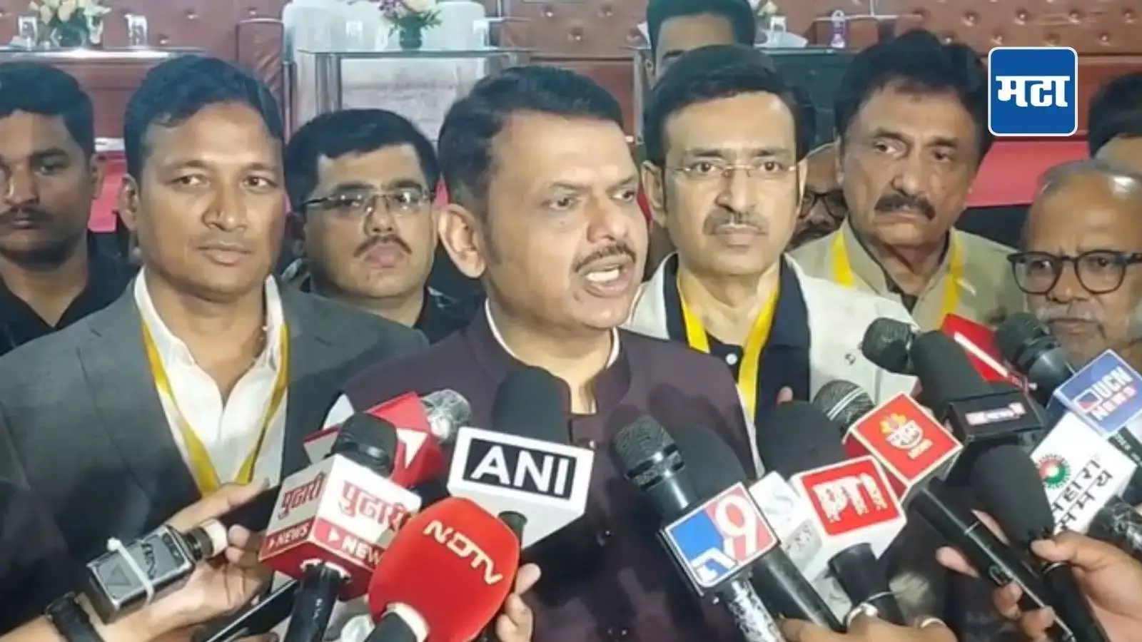निवडणूक आयोगाच्या ‘पुनर्निरीक्षण’ निर्णयाचे मुख्यमंत्री फडणवीसांकडून स्वागत; विरोधक ‘कव्हर फायर’ करत आहेत म्हणत लगावला टोला निवडणूक आयोगाच्या ‘पुनर्निरीक्षण’ निर्णयाचे मुख्यमंत्री फडणवीसांकडून स्वागत; विरोधक ‘कव्हर फायर’ करत आहेत म्हणत लगावला टोला