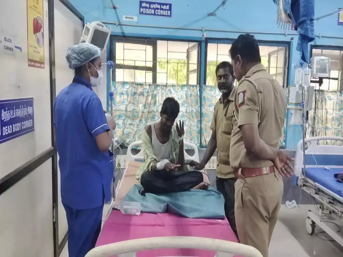 காஞ்சிபுரத்தில் செல்போனை பறித்துக் கொண்டு ஓடிய சிறுவன்; துரத்திச் சென்ற இளைஞருக்கு சரமாரி பாட்டில் குத்து..! 