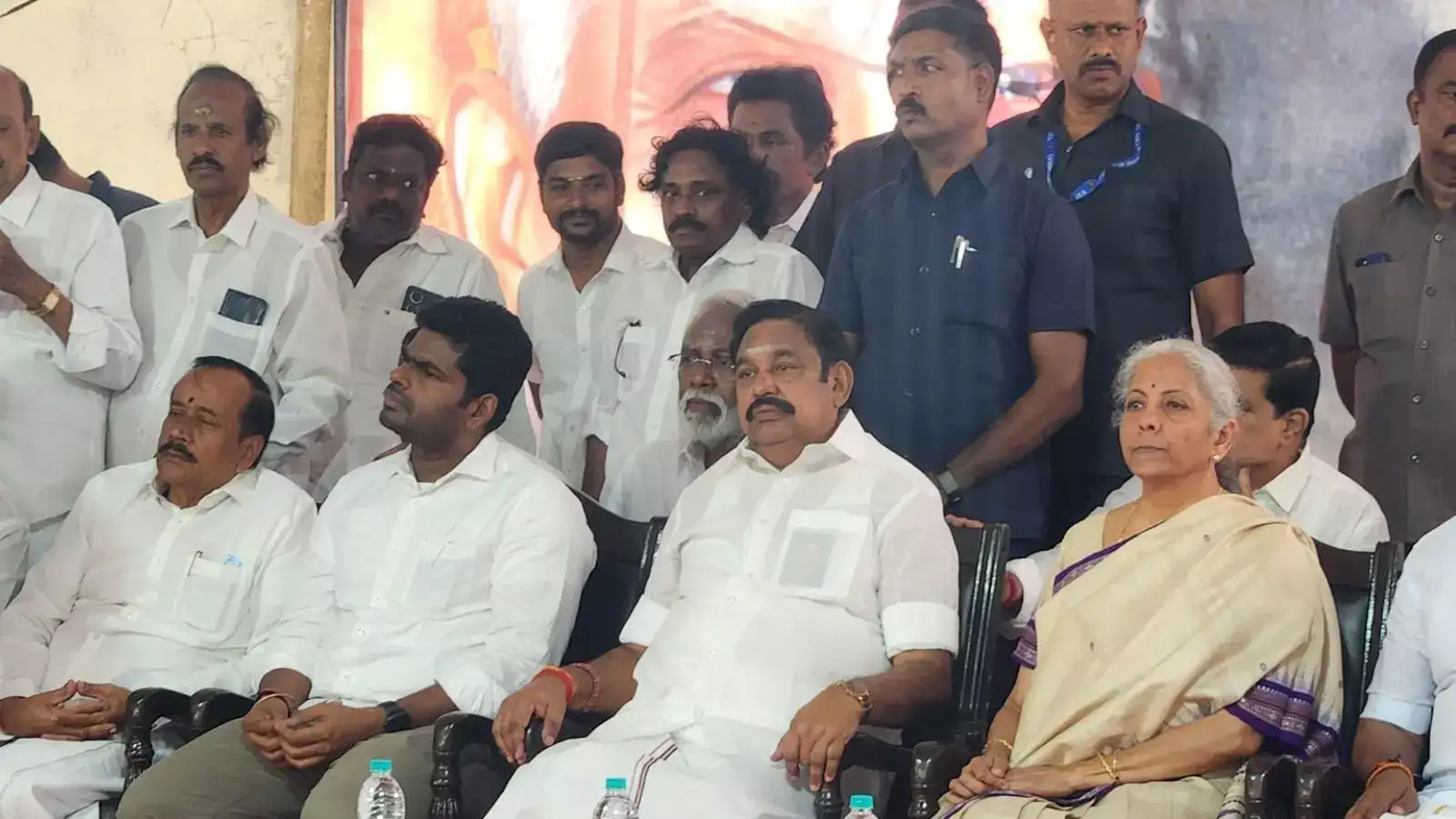 ஒரே மேடையில் எடப்பாடி பழனிசாமி - அண்ணாமலை : மகிழ்ச்சியில் அதிமுக, பாஜக தொண்டர்கள்! 