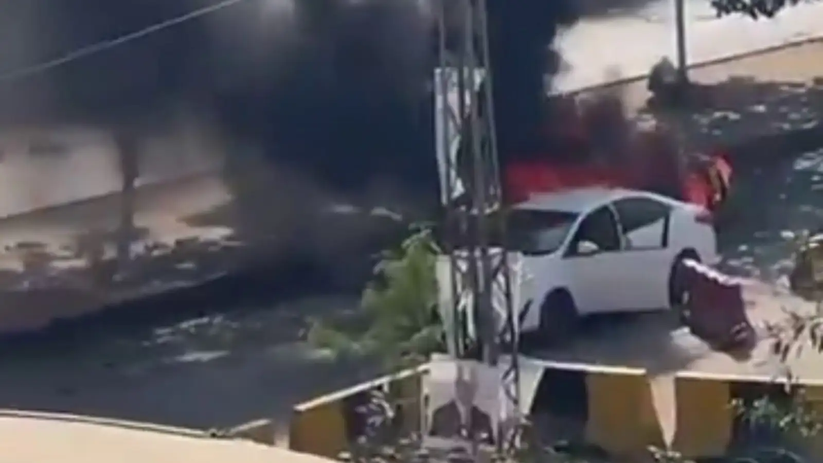 சற்றுமுன் டெல்லியை அடுத்து மற்றொரு தலைநகரில் கார் வெடிப்பு! பறிபோன 12 உயிர்கள் 