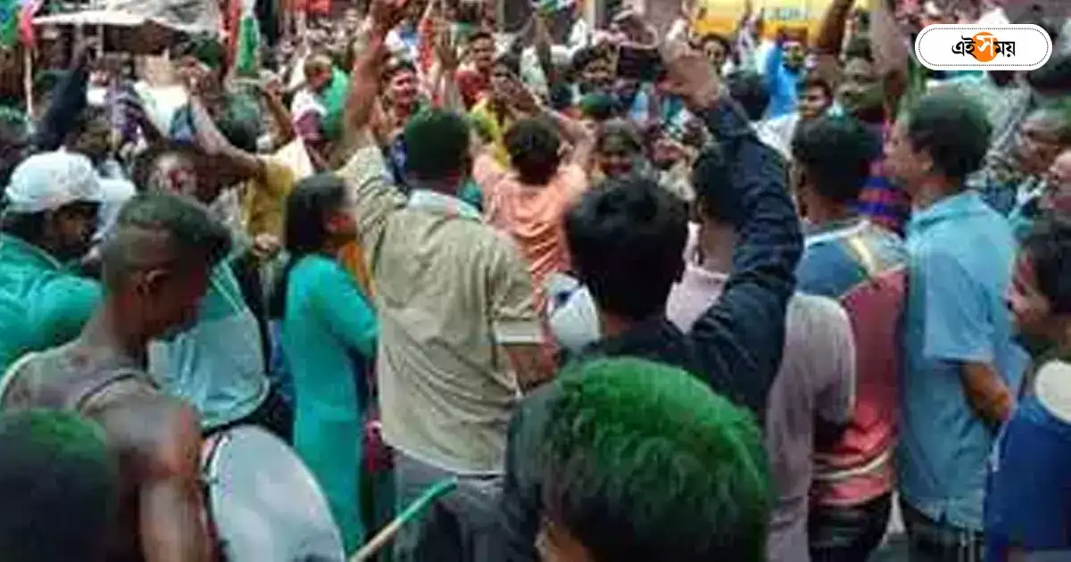 পশ্চিম মেদিনীপুর : বিডিও-র বদলি রুখতে মিছিল গড়বেতায় – procession is organized to stop the transfer of bdo at west medinipur garbeta