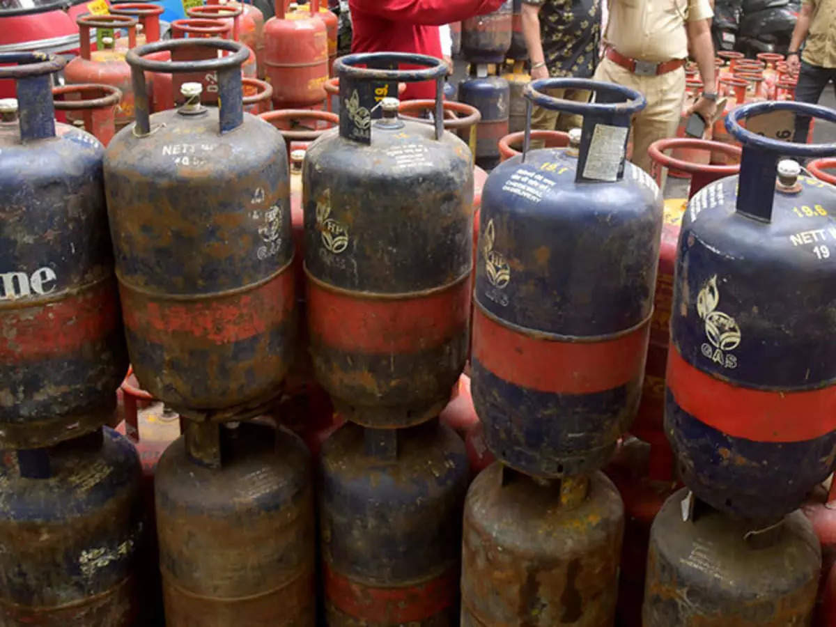 LPG Price Hike: Inflation shock on the first day of December, LPG cylinder becomes expensive