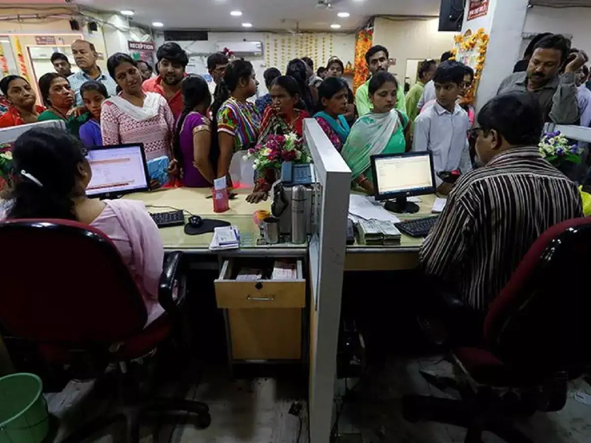 வங்கிக் கணக்கை மூடப் போறீங்களா? இதை கொஞ்சம் பாருங்க.. லம்ப்பா வசூலிக்கும் வங்கிகள்! 