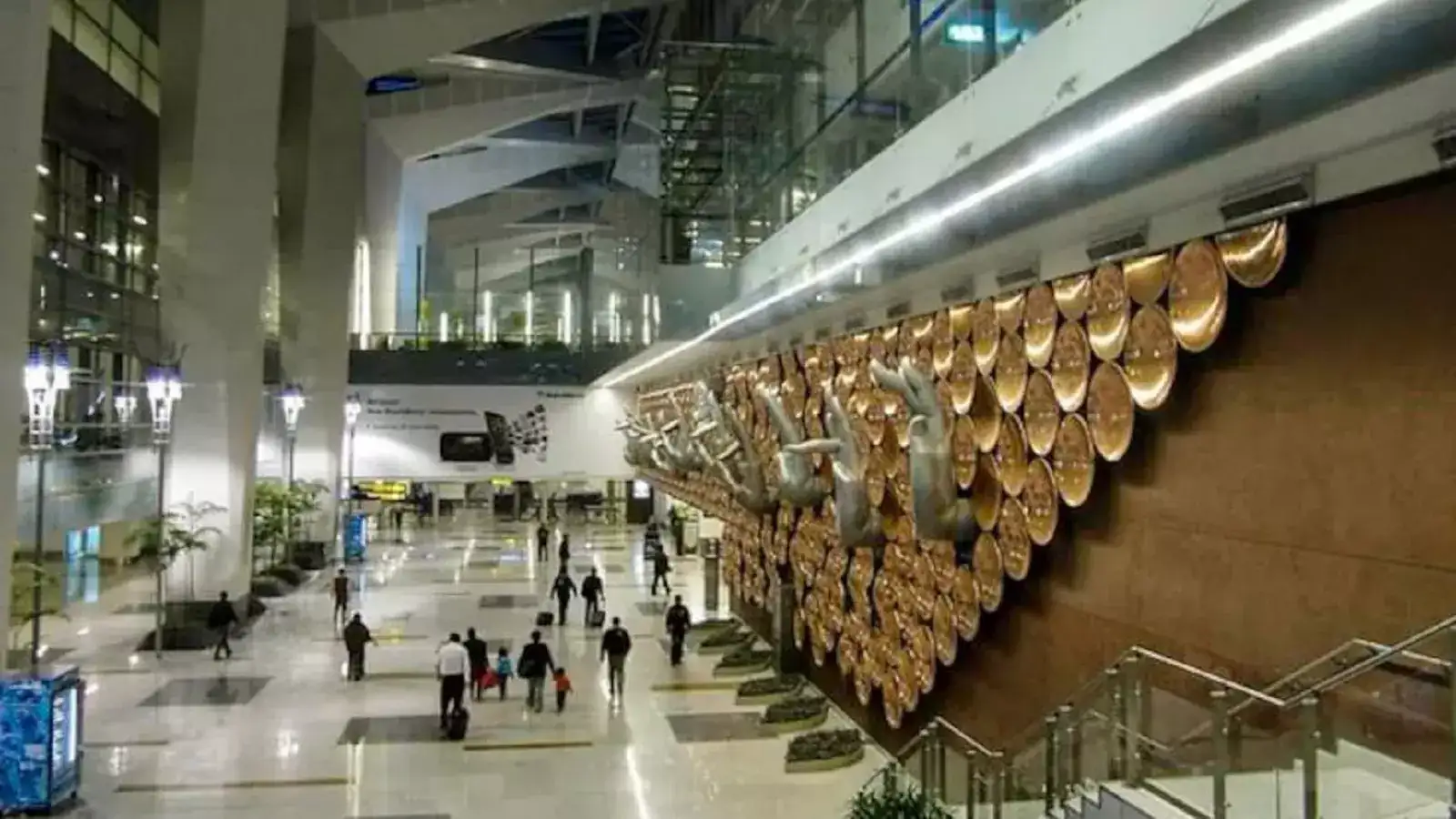 10 கோடிக்கும் மேற்பட்ட விமானப் பயணிகள்.. டெல்லி விமான நிலையம் சாதனை! 