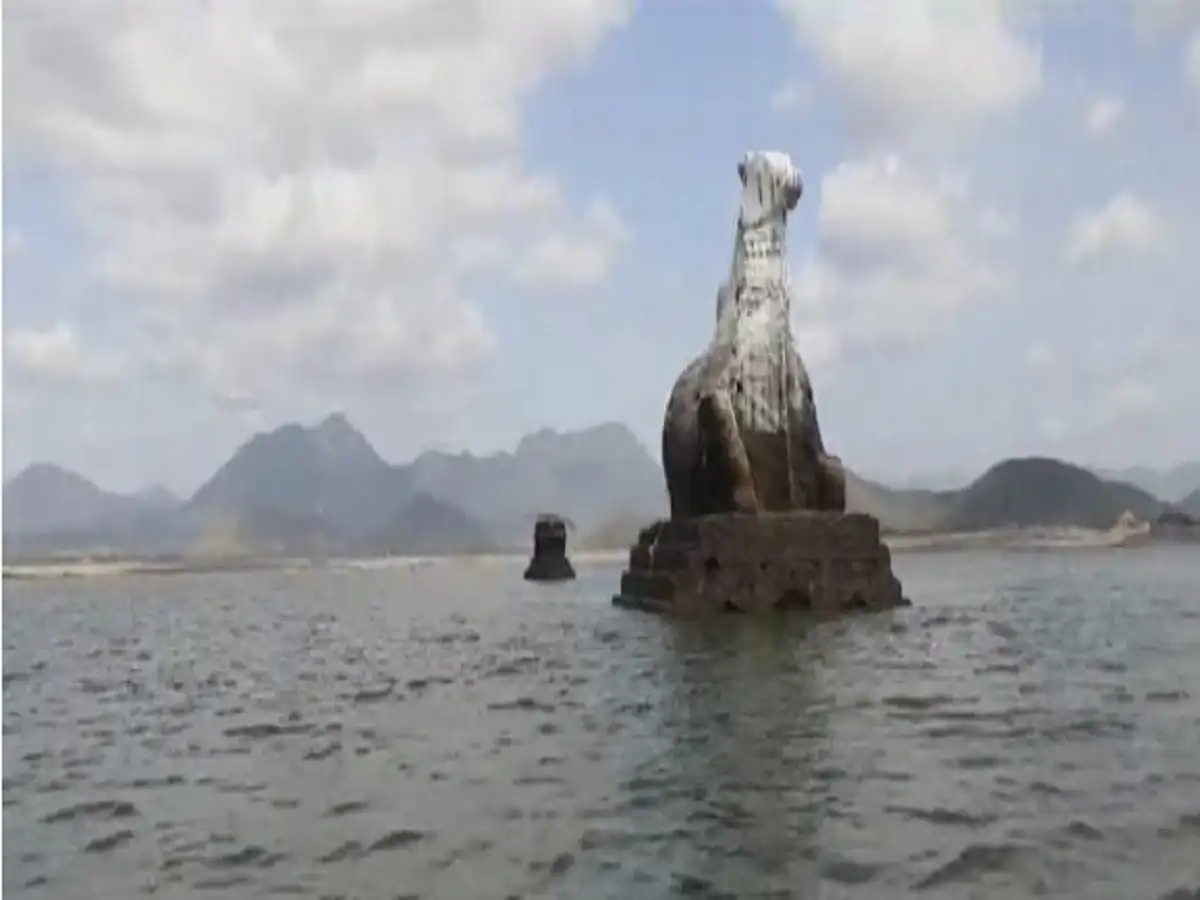 சேலம் மேட்டூர் நீர்மட்டம்; இரண்டு ஆண்டுகளுக்குப் பிறகு தெரியும் ஜலகண்டேஸ்வரர் கோவில் நந்தி சிலை! 