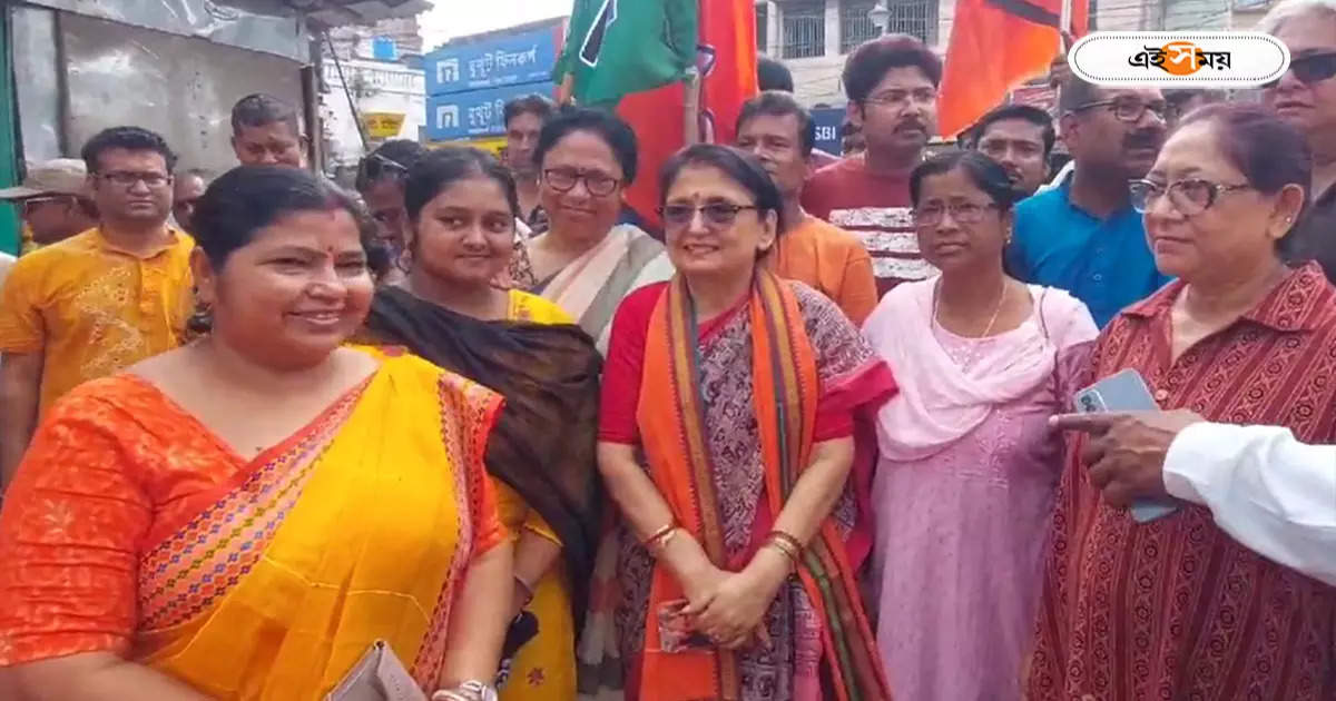 BJP West Bengal : ‘প্রতিদ্বন্দ্বী কাউকেই মনে করি না’, প্রচারে রানি মার মুখে ‘সবকা সাথ, সবকা বিকাশ’ – krishnanagar bjp candidate amrita roy attacks mahua moitra at her political campaign