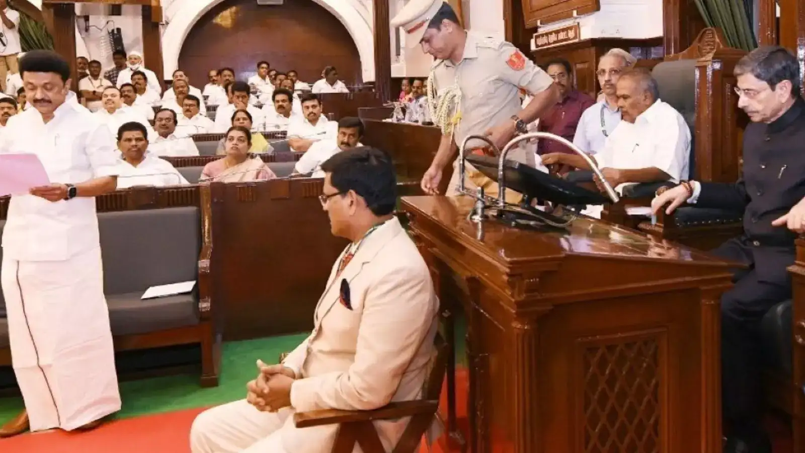 ஜனவரி 6ல் தமிழ்நாடு சட்டப்பேரவை கூட்டத்தொடர்... ஆளுநர் உரையுடன் தொடக்கம்! 