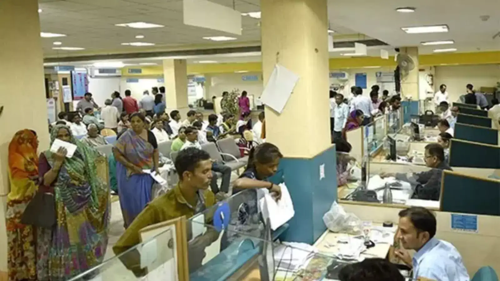 Bank Clerk Job : பொதுத்துறையில் வங்கிகளில் ஆயிரக்கணக்கில் கிளார்க் காலிப்பணியிடங்கள்... இன்று முதல் விண்ணப்பிக்கலாம்..! 