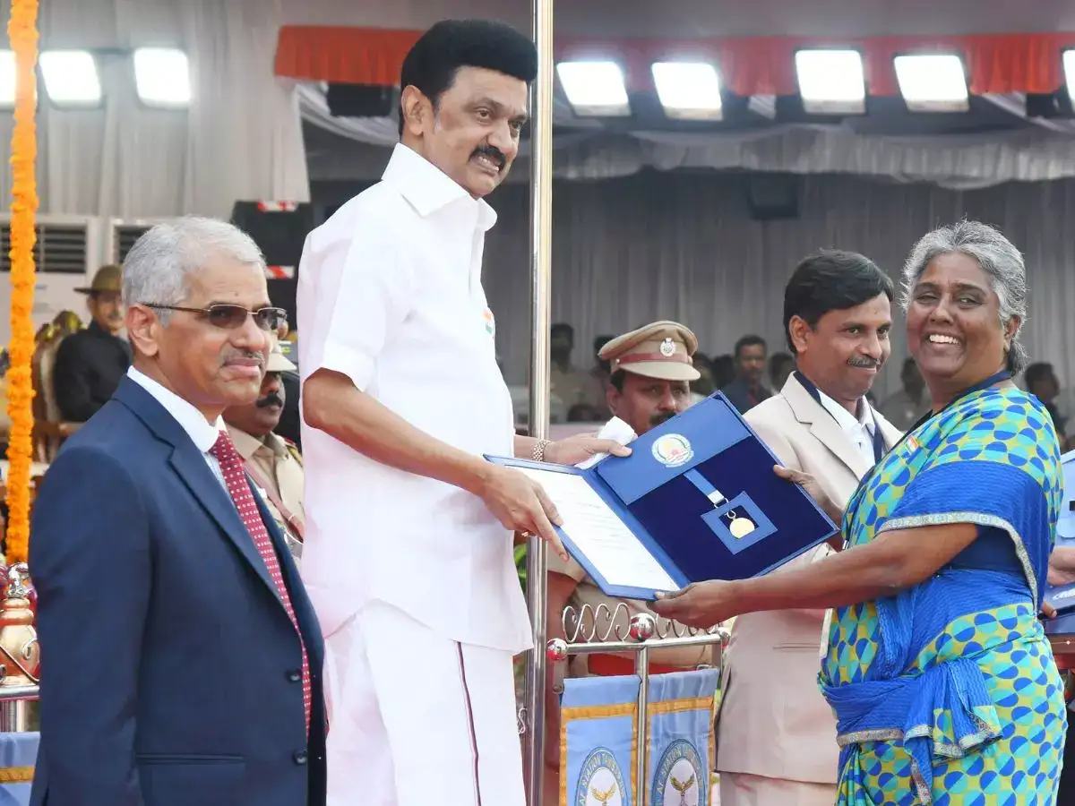 குடியரசு தின விழா 2024: விருதுகள் வழங்கி சிறப்பித்த முதல்வர் ஸ்டாலின் 