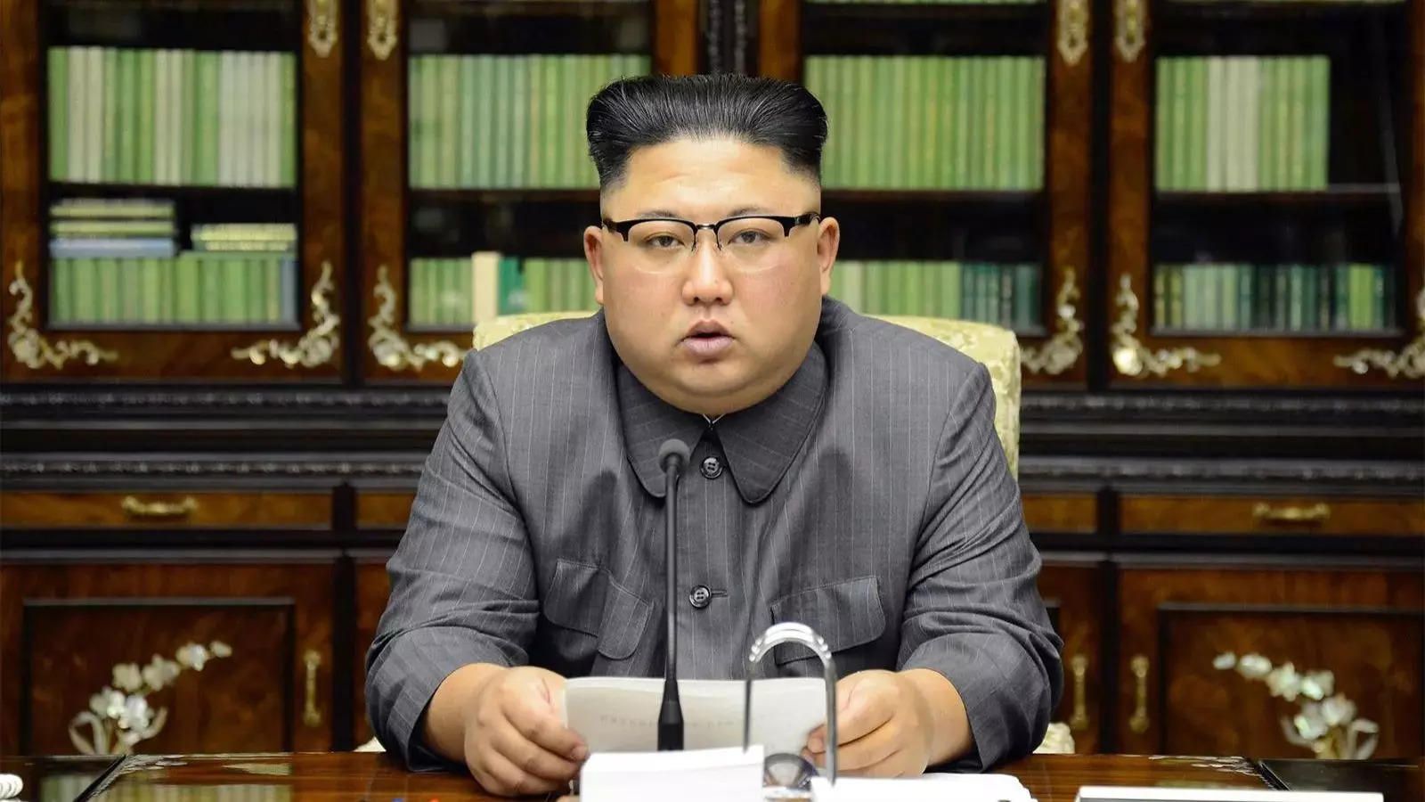 Kim Jong Un threatens South Korea: "அணு ஆயுதங்கள் இருக்கு.. தடமே இல்லாம  அழிச்சிருவேன்" தென்கொரியாவை மிரட்டும் கிம் ஜாங் உன்!