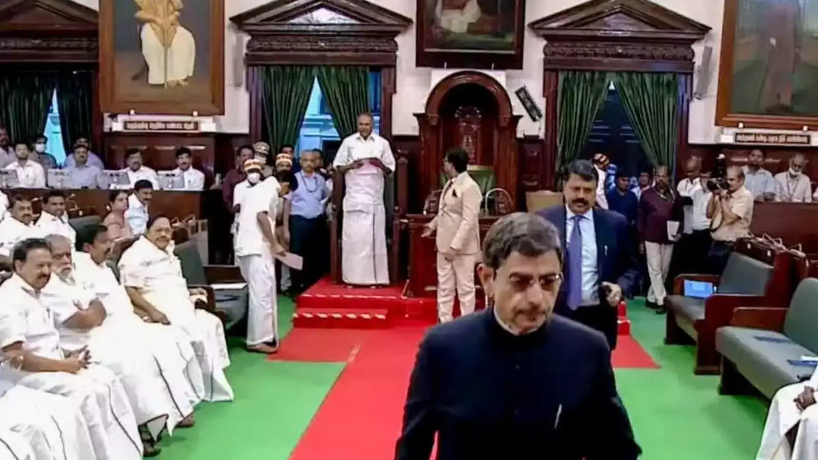 சட்டப்பேரவையில் வெட்டப்பட்ட காட்சிகள் மட்டும் வழங்கிய தமிழக அரசு... ஆளுநர் மாளிகை அடுத்தடுத்து பதிலடி! 