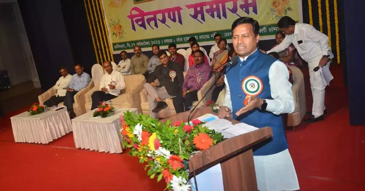 पोरांना सोन्यासारखा भाव आला. शाळाच एवढ्या झाल्या आहेत की, पोरं कुठून येणार? : विक्रम काळे पोरांना सोन्यासारखा भाव आला. शाळाच एवढ्या झाल्या आहेत की, पोरं कुठून येणार? : विक्रम काळे