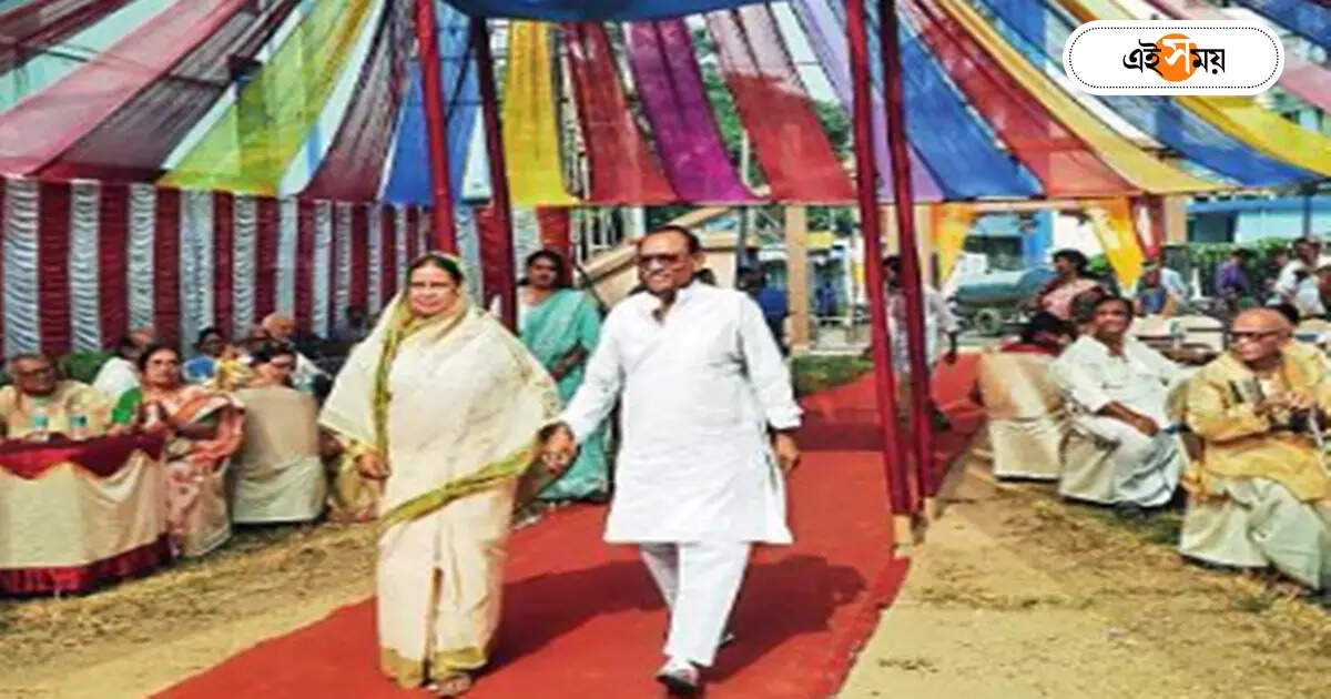 ৫০ পেরিয়েও হিট দাম্পত্য জীবন, র‍্যাম্পে হেঁটে সেরা জুটি পুরস্কার – a special function was organized in katwa for 30 couples who turned 50 years of age
