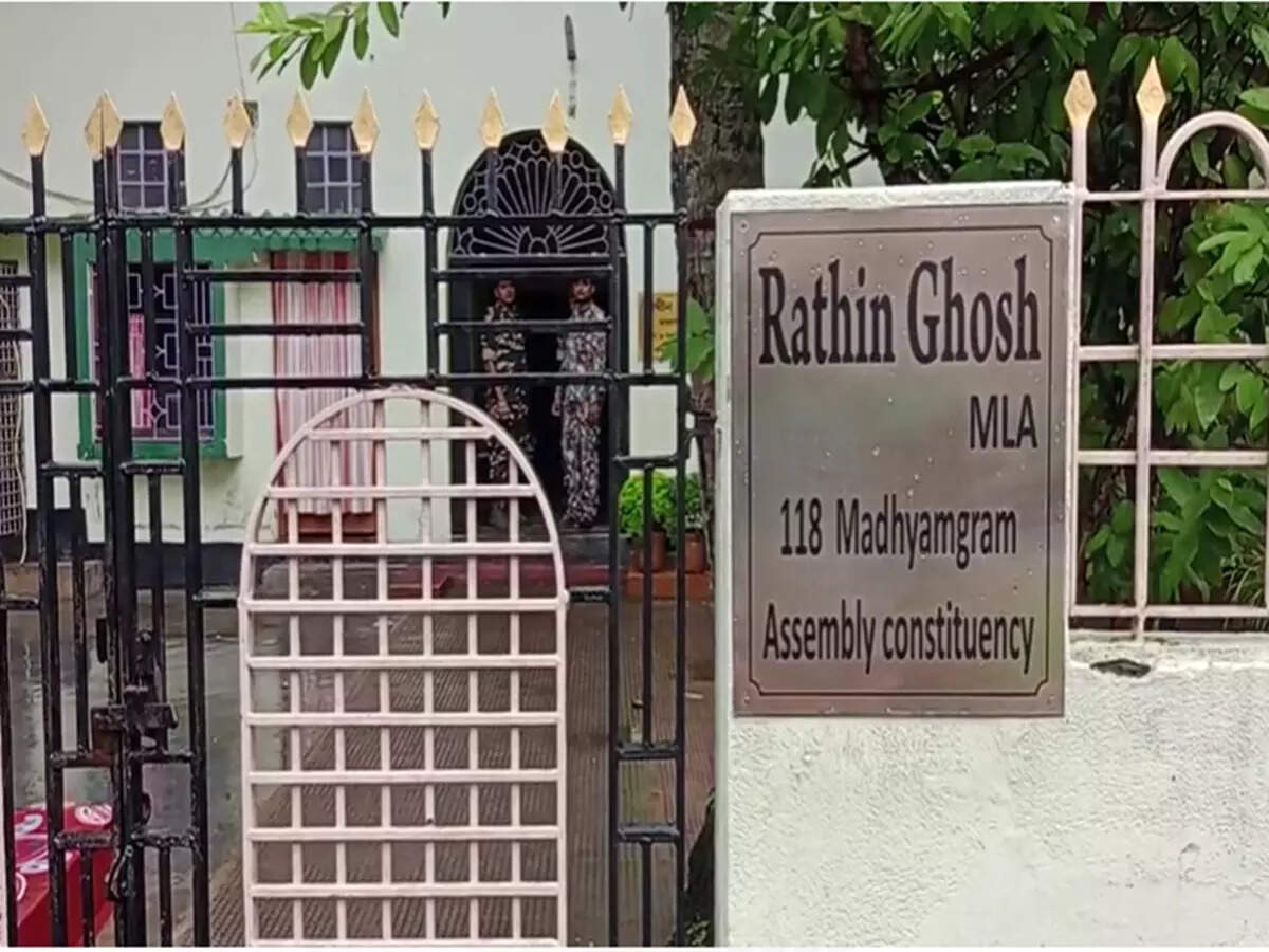 ED Raid: পুর নিয়োগ দুর্নীতি মামলায় খাদ্যমন্ত্রী রথীন ঘোষের বাড়িতে ED, রাজ্যের ১২ জায়গায় চলছে ম্যারাথন তল্লাশি – ed raid going on in 12 places including food minister rathin ghosh residence