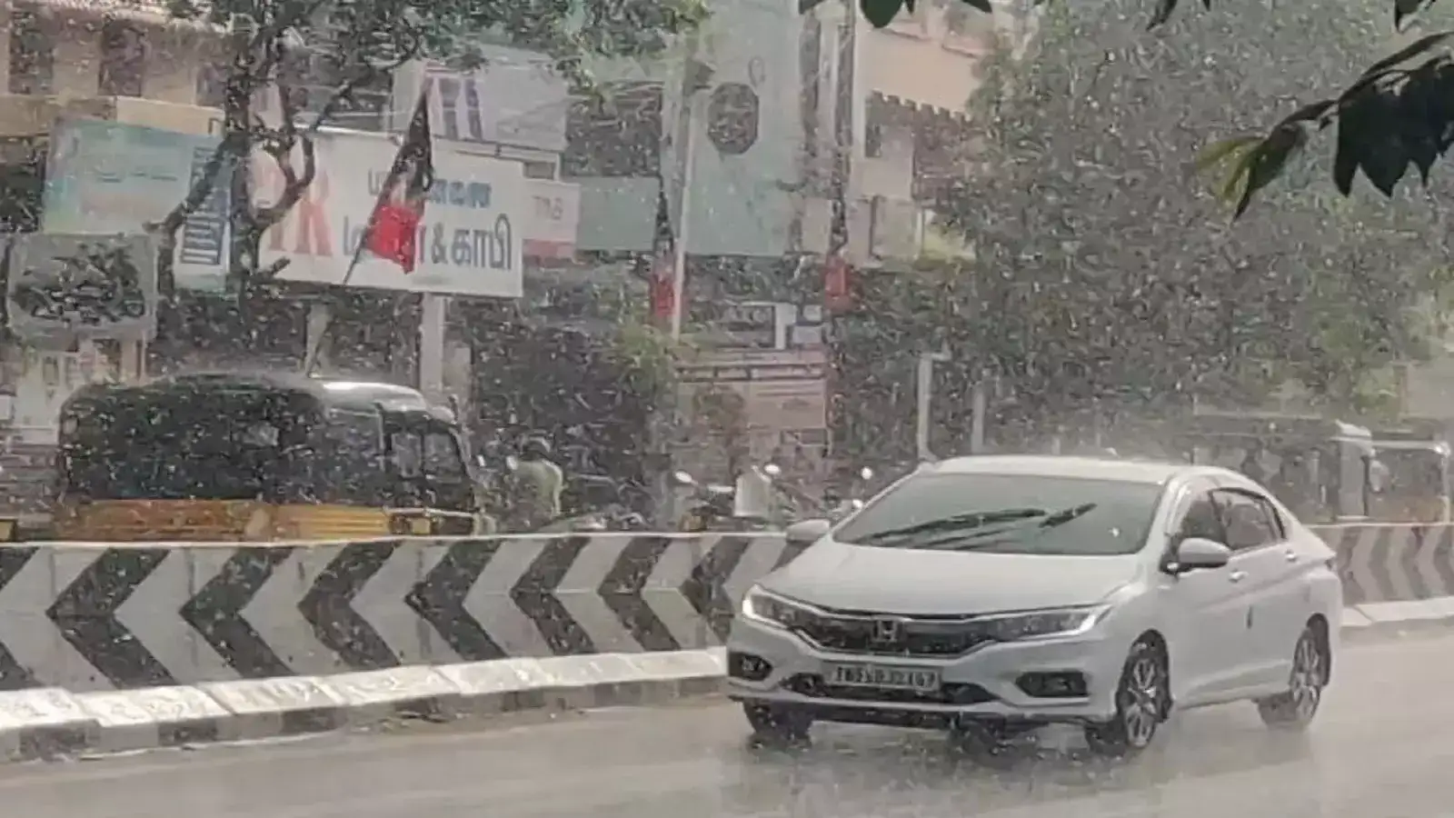 மதுரையில் கொட்டி தீர்த்த கனமழை... பொதுமக்கள் மகிழ்ச்சி! 