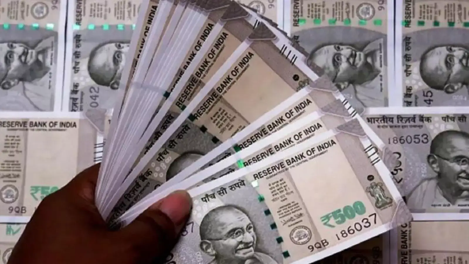 ஒரே அடியாக 8,000 ரூபாய் உயரும் சம்பளம்.. காத்திருக்கும் மத்திய அரசு ஊழியர்கள்! 