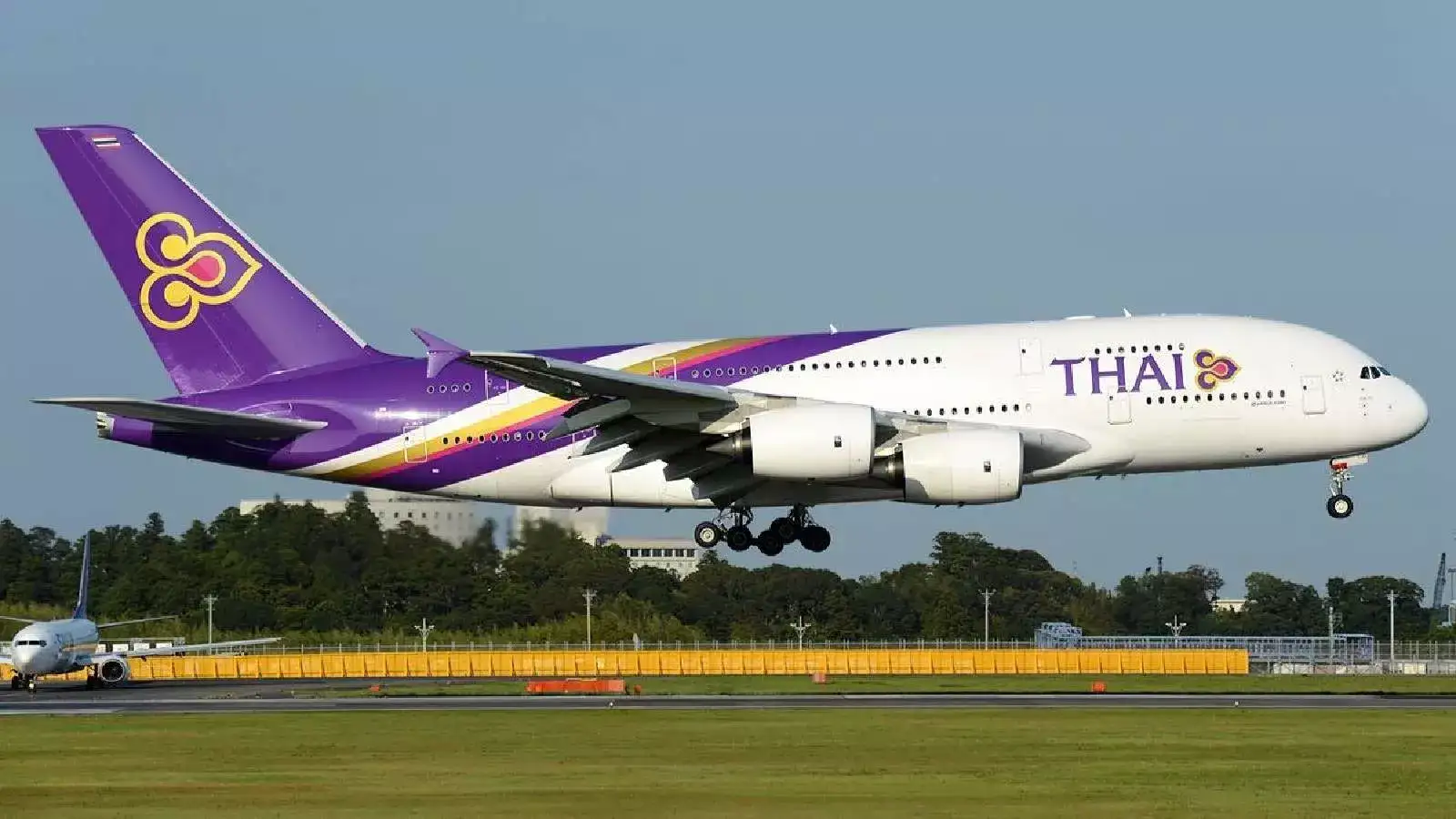 சென்னை- பாங்காக் தாய் ஏர்வேஸ் விமானத்தில் இயந்திர கோளாறு... பயணிகள் அச்சம்! 