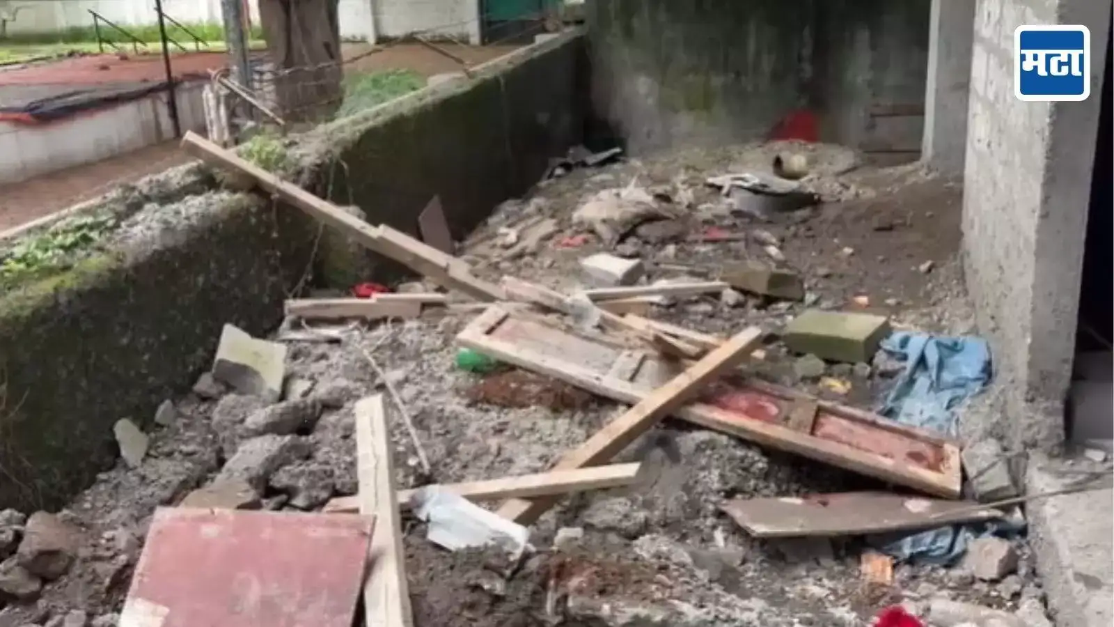 पुण्यात भीषण अपघात! निर्माणाधीन इमारतीचा स्लॅब कोसळला, तरुणाने जीव गमावला, तिघे गंभीर पुण्यात भीषण अपघात! निर्माणाधीन इमारतीचा स्लॅब कोसळला, तरुणाने जीव गमावला, तिघे गंभीर