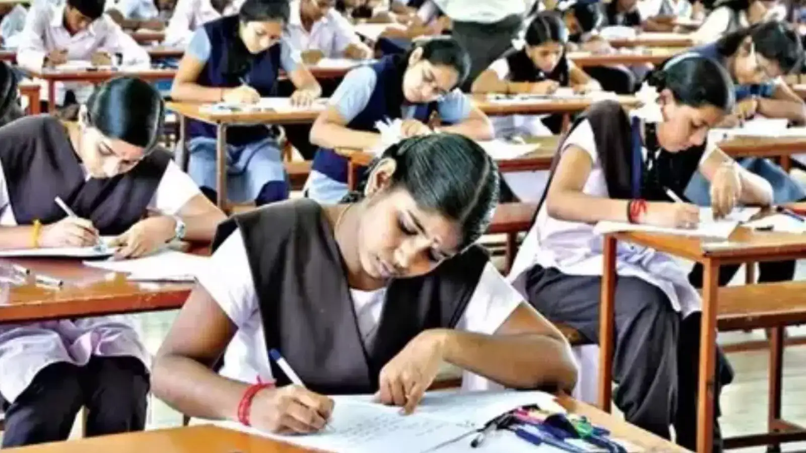 10ஆம் வகுப்பு பொதுத்தேர்வு: எஸ்கேப் ஆகும் தனியார் பள்ளி ஆசிரியர்கள்- எச்சரித்த கல்வித்துறை! 