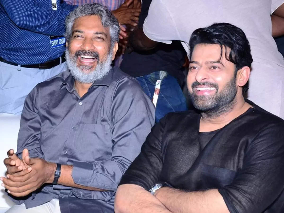 Prabhas,S. S. Rajamouli: ప్రభాస్‌- రాజమౌళి వార్! జనాల్లో ఓ రేంజ్ చర్చలు.. ఈ  విషయమై జక్కన్న రియాక్షన్ వైరల్ - rajamouli reaction on war with prabhas  movie in january - Samayam Telugu