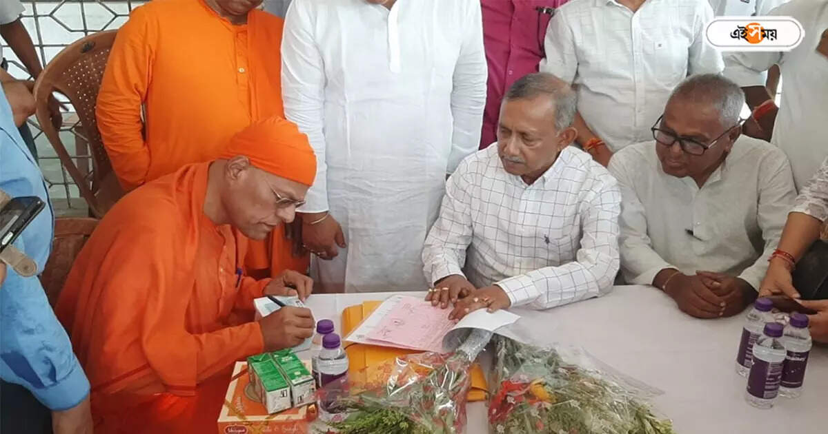 Siliguri Ramkrishna Mission : রামকৃষ্ণ মিশনের হাতে জমির কাগজ হস্তান্তর, সেবক হাউজে হাজির শিলিগুড়ির মেয়র – siliguri mayor goutam deb given mutation paper to sewak house ramkrishna mission