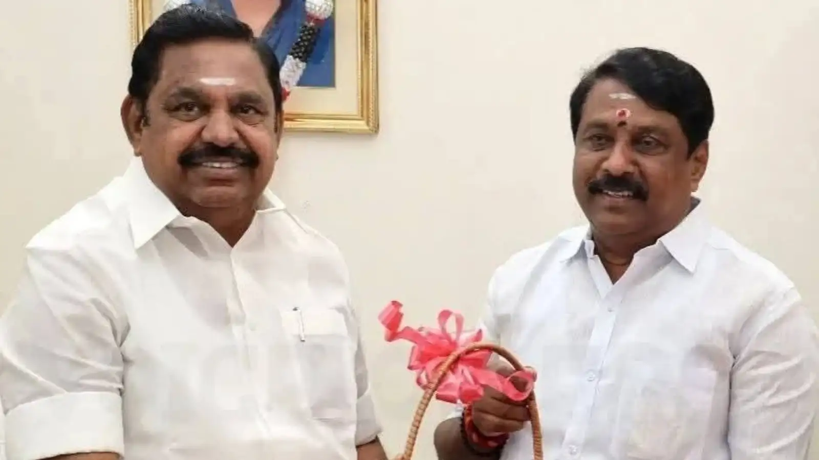 எடப்பாடி பழனிசாமி, நயினார் நாகேந்திரன் சந்திப்பு… உட்கட்சி அரசியலா, 2026 தேர்தல் கூட்டணி கணக்குகளா? 