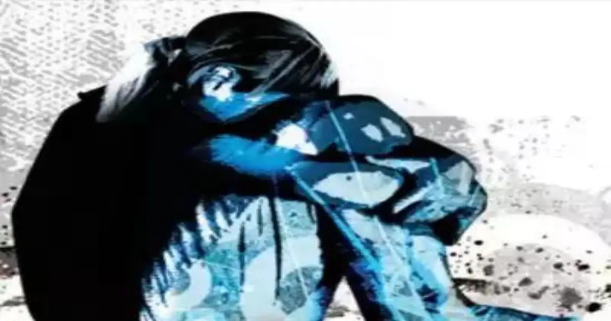 विद्यार्थीनीने १४ व्या मजल्यावरून उडी घेत संपवलं आयुष्य, कारण कळताच कुटुंब हादरलं… विद्यार्थीनीने १४ व्या मजल्यावरून उडी घेत संपवलं आयुष्य, कारण कळताच कुटुंब हादरलं…