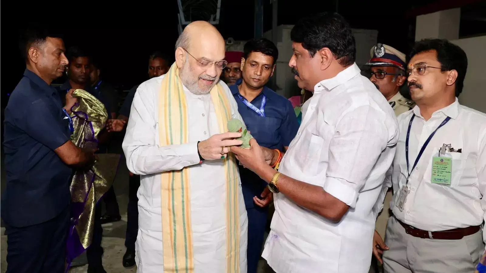 மதுரையில் அமித் ஷா... சந்திப்பு, வியூகம், மாநாடு- பெருசா பிளான் போடும் பாஜக! 