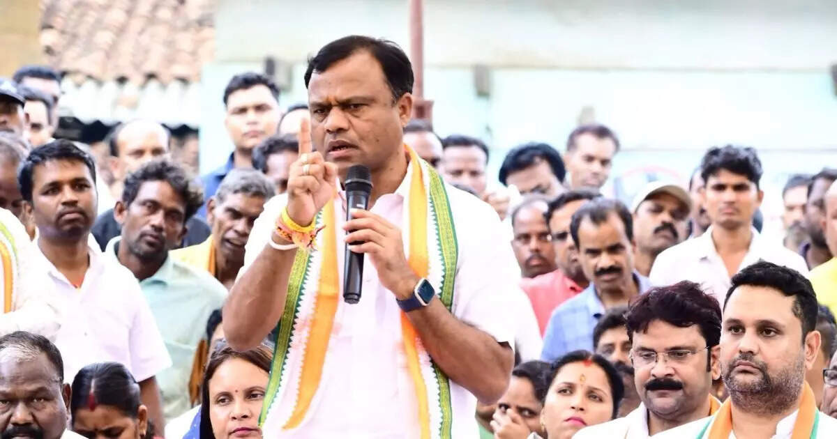 कांग्रेस कार्यालय से अचानक चोरी हो गया प्रदेश अध्यक्ष का फोन, कार्यकर्ताओं के साथ कर रहे थे बैठक, बीजेपी ने यूं लिए मजे