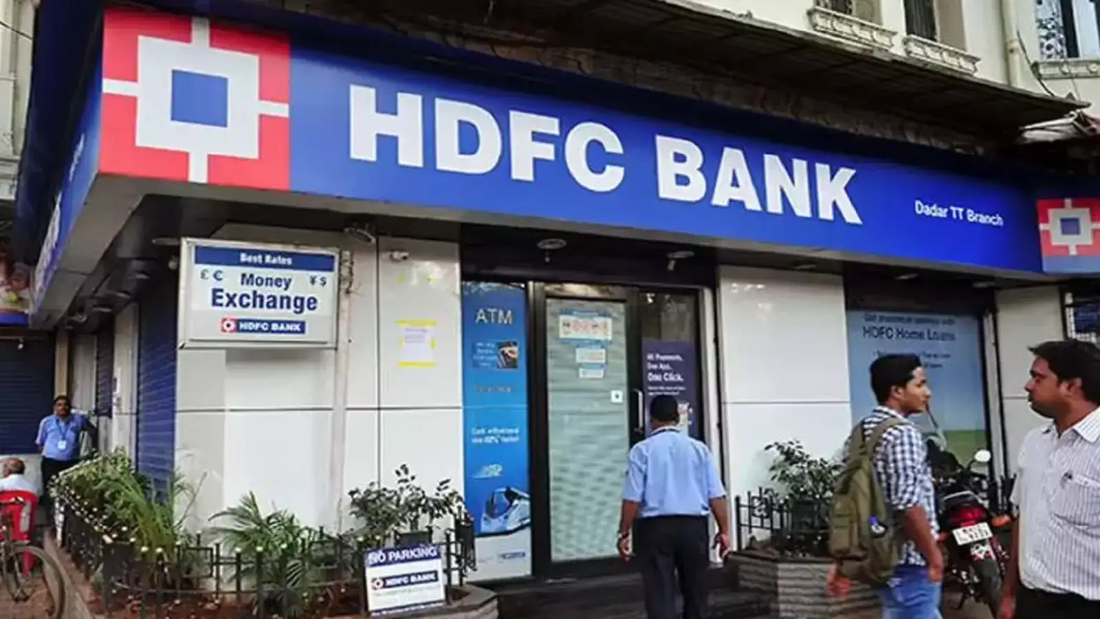 HDFC வங்கியின் துபாய் கிளைக்கு பெரிய சிக்கல்.. வாடிக்கையாளர்கள் நிலை என்ன? 