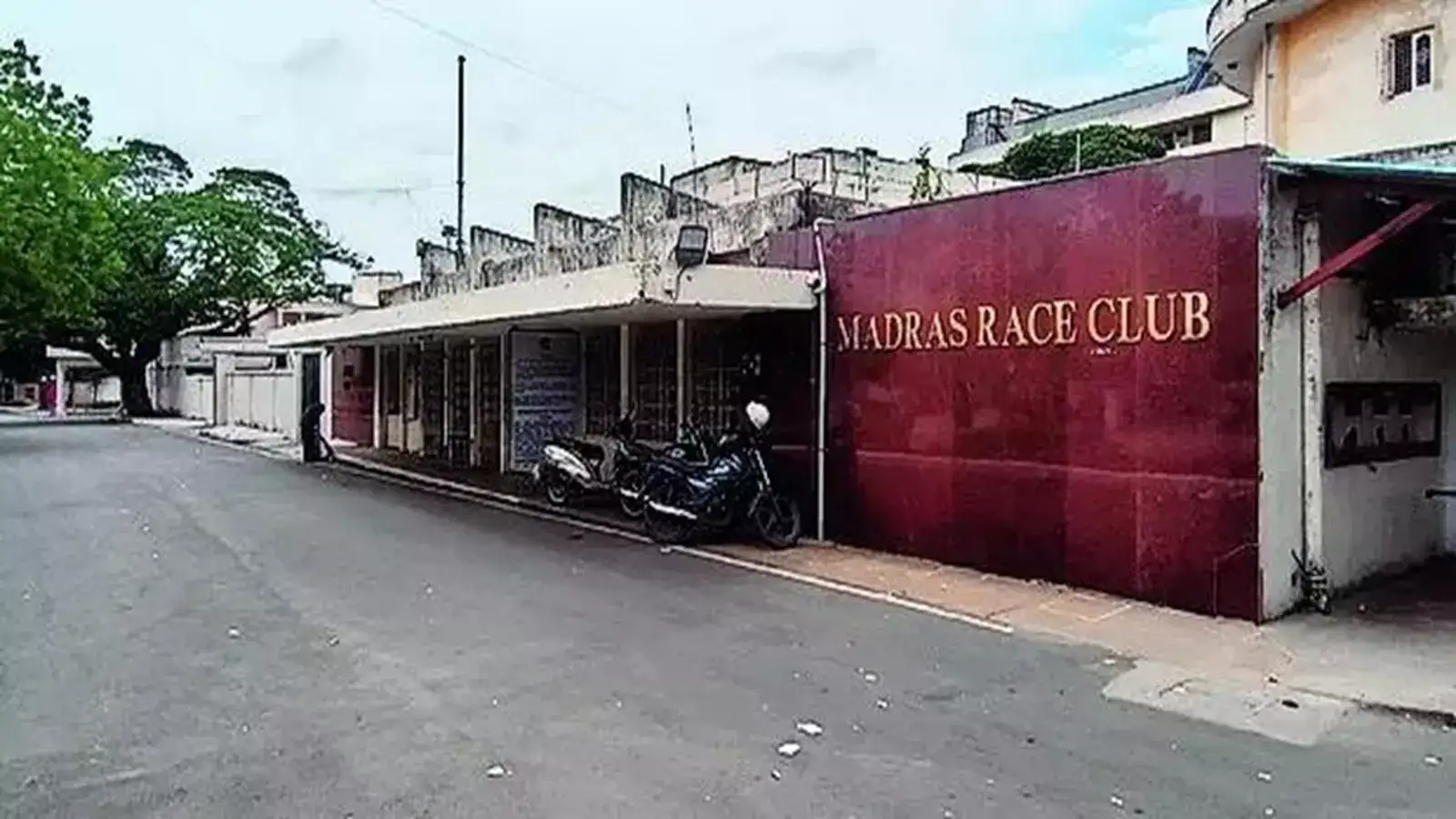 கிண்டி மெட்ராஸ் ரேஸ் கிளப்பில் அரசு சுற்றுச்சூழல் பூங்கா பணிகளை மட்டுமே மேற்கொள்ள வேண்டும்-உச்சநீதிமன்றம் உத்தரவு! 