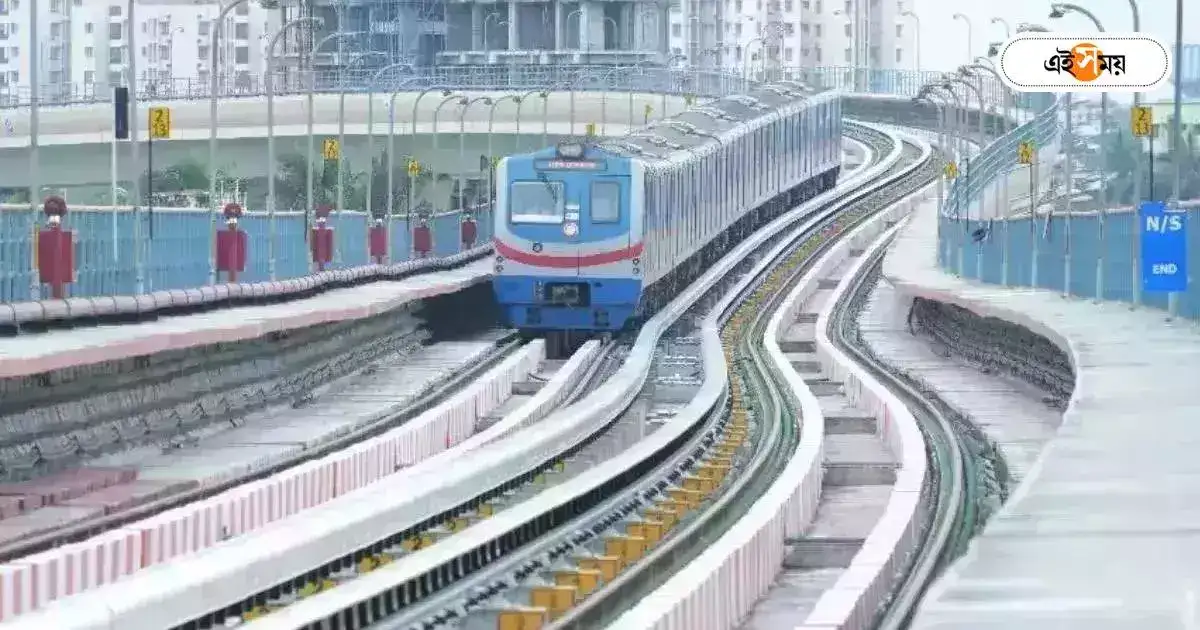 Kolkata Metro : রবীন্দ্র সদনে আচমকাই লাইনে পড়ে গেলেন যুবক, কাছেই ছিল মেট্রো! তারপর… – kolkata metro workers save a man who fell in the line today at rabindra sadan station