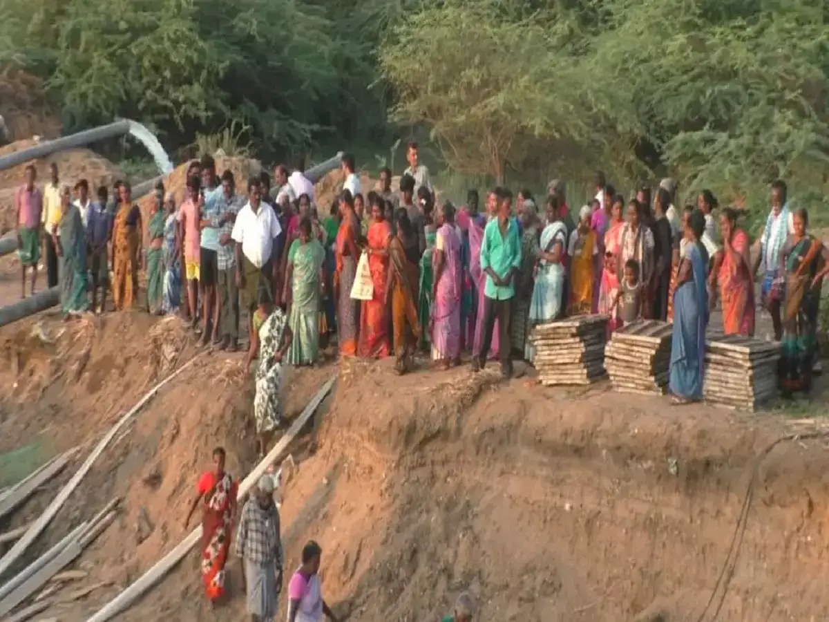 கரூர்: தவிட்டுப்பாளையத்தில் ஜல்ஜீவன் திட்டத்திற்கு மக்கள் எதிர்ப்பு 