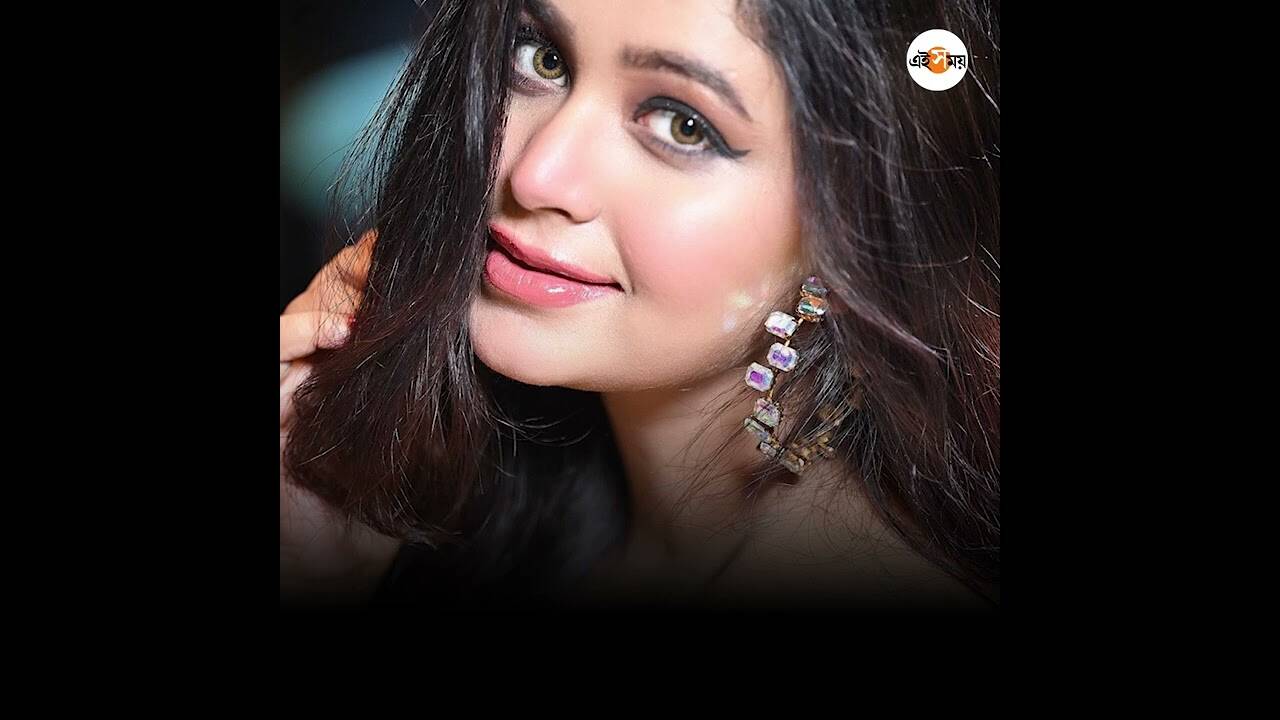 Ritabhari Chakraborty,Ritabhari Chakraborty: প্রেমিকের গালে চুমু খেয়েই  জেল্লা বাড়াচ্ছেন ঋতাভরী! রহস্য ফাঁস করলেন নিজেই - ritabhari chakraborty  shares a picture with boyfriend tathagata ...