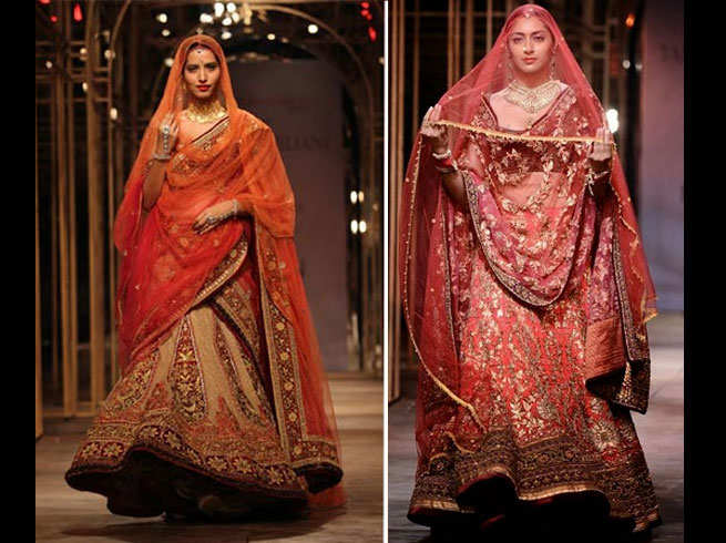 Double Dupatta Vs Single Dupatta: Which One To Carry On Your Wedding |  Bridal outfits, Latest bridal lehenga, Dupatta draping styles