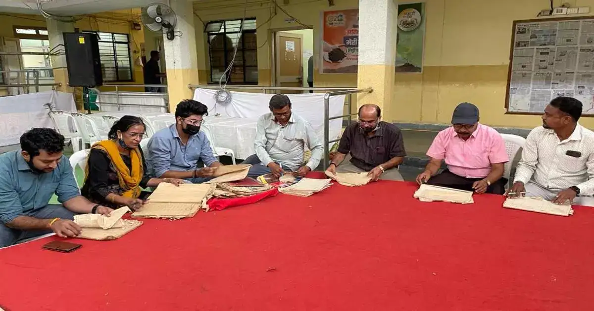 नागपूरमध्ये अडीच लाख कुणबी नोंदी, मराठा कुणबी, कुणबी मराठा नोंदी किती, आकडेवारी समोर नागपूरमध्ये अडीच लाख कुणबी नोंदी, मराठा कुणबी, कुणबी मराठा नोंदी किती, आकडेवारी समोर