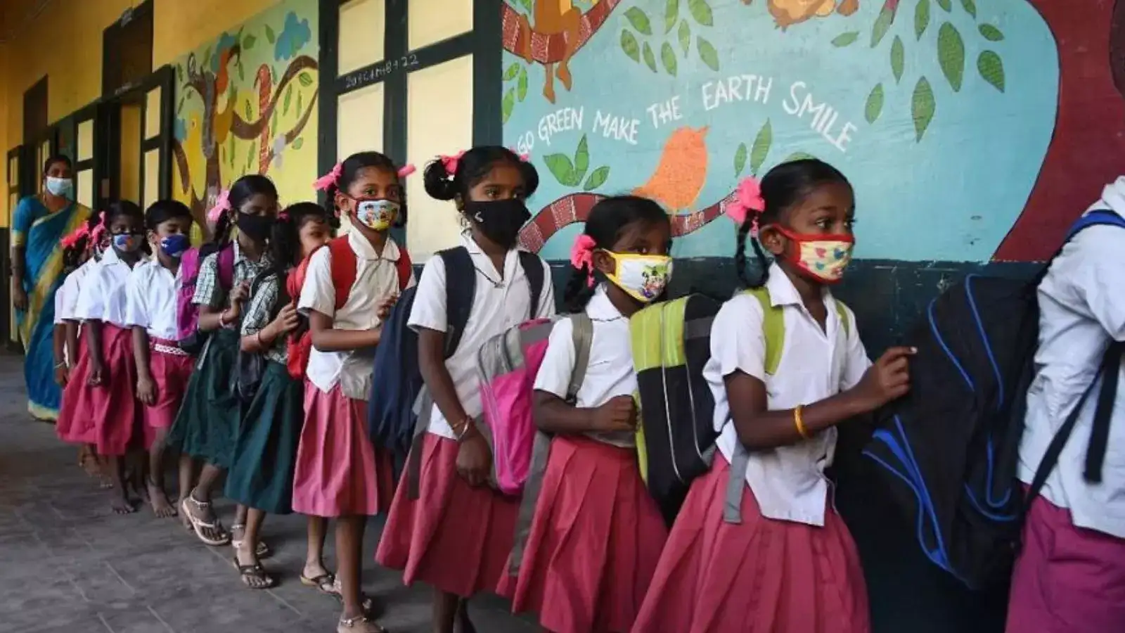 தமிழ்நாட்டில் பள்ளிகள் திறப்பும், கொரோனா அதிகரிப்பும்: கவலை வேண்டாம், மருத்துவர்கள் அறிவிப்பு! 