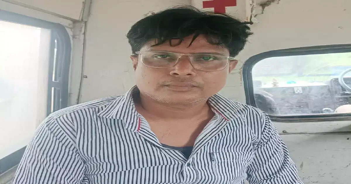 कराटे शिकायला आलेल्या तरुणीसोबत भयंकर घडलं, गोड बोलून शिक्षकाने फसवलं, घरी नेलं अन्… कराटे शिकायला आलेल्या तरुणीसोबत भयंकर घडलं, गोड बोलून शिक्षकाने फसवलं, घरी नेलं अन्…