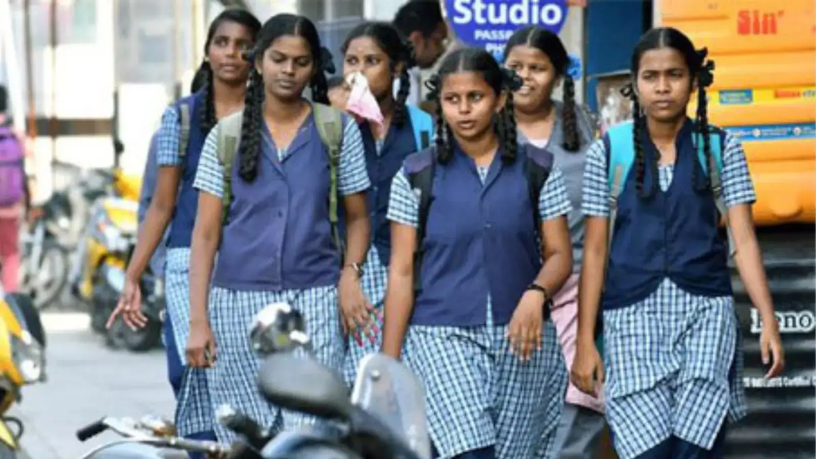 பள்ளிகள், கல்லூரிகள் நாளை பிப்ரவரி 5 விடுமுறை: அரசு வெளியிட்ட அறிவிப்பு! 