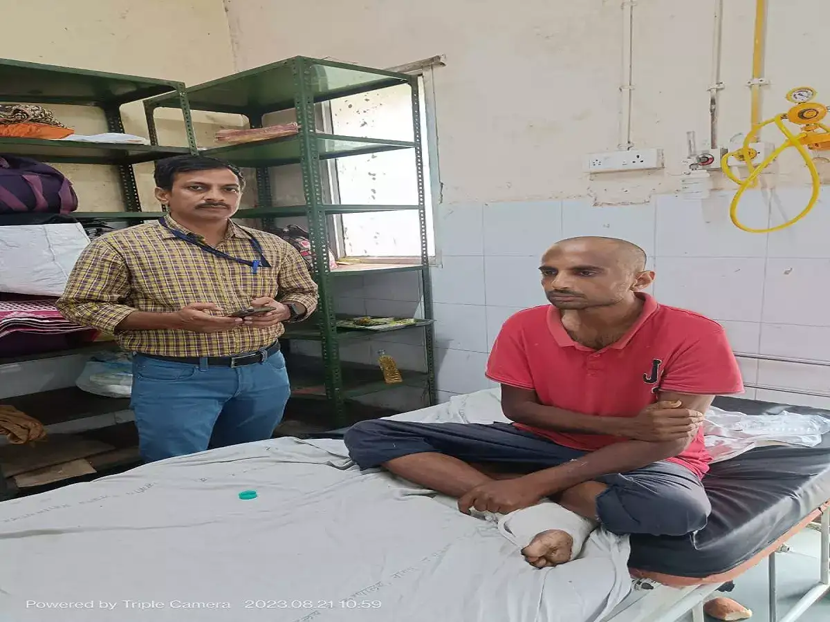 उच्चशिक्षित घरातील तरुण गायब झाला, रस्तोरस्ती फिरू लागला, पण सोशल मीडियाने जादू केली आणि… उच्चशिक्षित घरातील तरुण गायब झाला, रस्तोरस्ती फिरू लागला, पण सोशल मीडियाने जादू केली आणि…