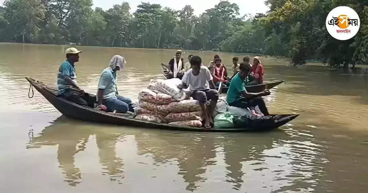 Flood In Ghatal: ঘাটালে বন্যার জলে উল্টে গেল যাত্রীবোঝাই নৌকো – ghatal a boat capsizes in floodwaters locals rescued the passengers