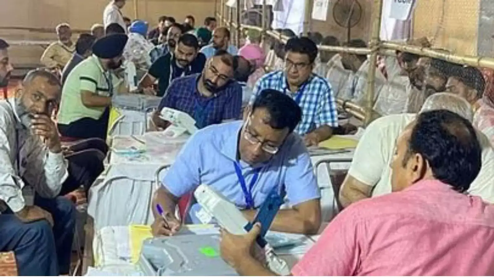 நாடு முழுவதும் 13 தொகுதிகளில் இடைத்தேர்தல்.. 10 இடங்களில் இந்தியா கூட்டணி முன்னிலை.. பாஜகவுக்கு பின்னடைவு! 