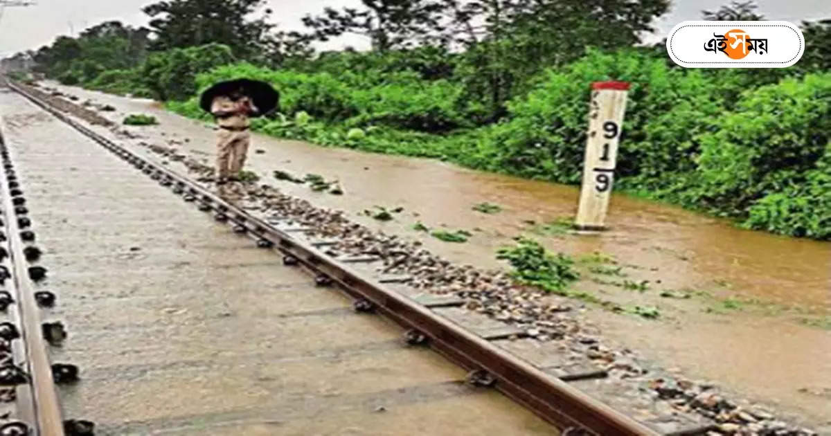 Dooars Weather : বৃষ্টিতে জলমগ্ন বানারহাট, ধসে ব্যাহত ট্রেন চলাচল – due to heavy rain railway line collapsed at 4 places rail traffic is virtually stopped for more than 10 hours on the route to siliguri via dooars