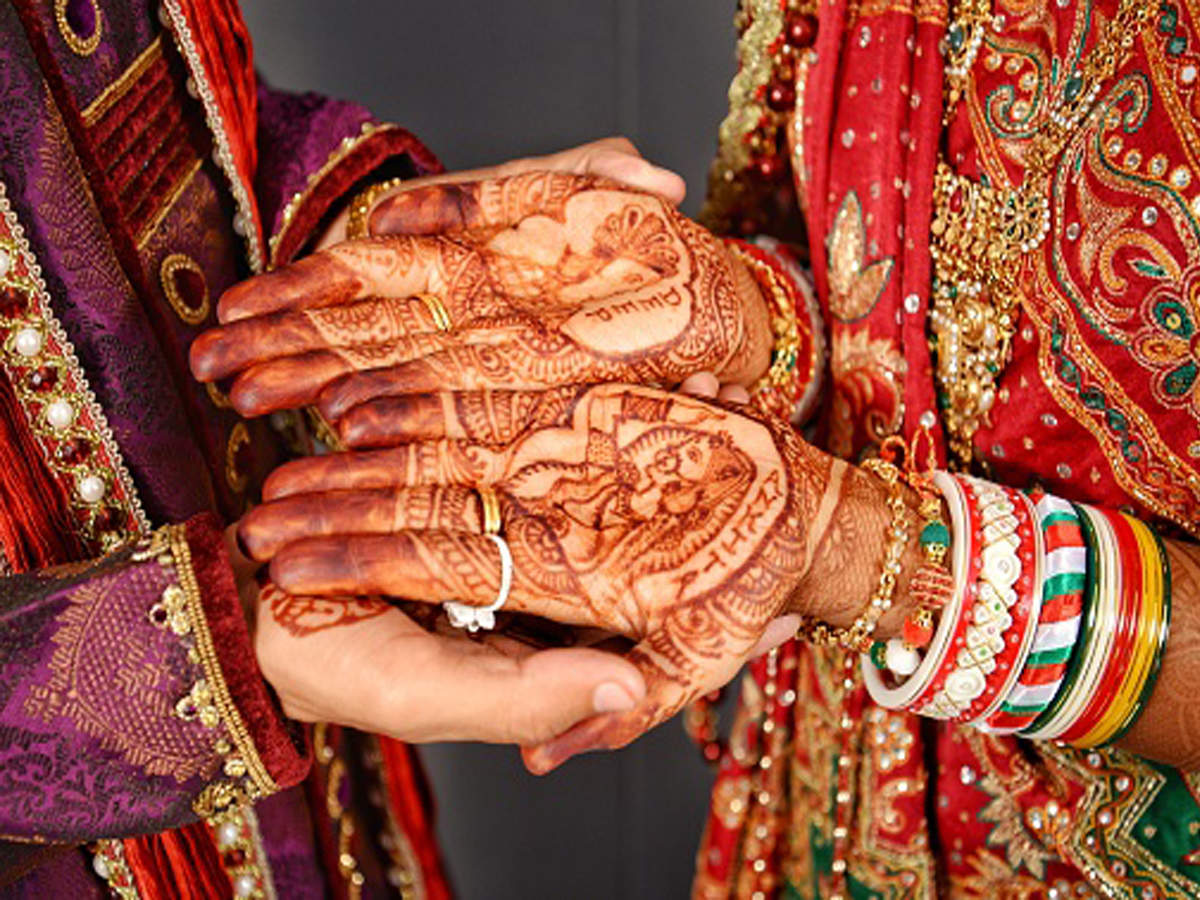 Mehndi Designs Easy : These are the best market of mehndi for karwa  chauth-दिल्ली की इन मार्केट में मिल जाएगी मेहंदी आर्टिस्‍ट की फौज, करवाचौथ  के लिए करें 50 रुपए में बुक